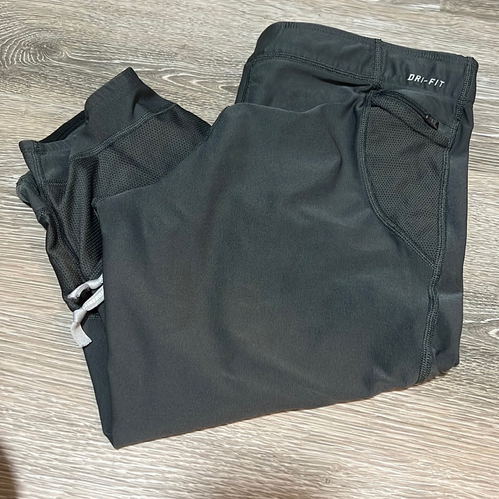 Grey Women’s Nike Tights (hit at knee) Size large